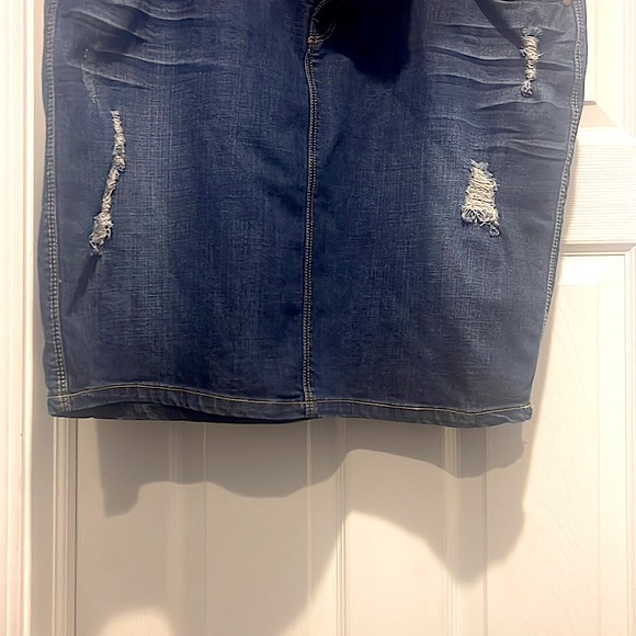 distressed jean skirt - Picture 5 of 5